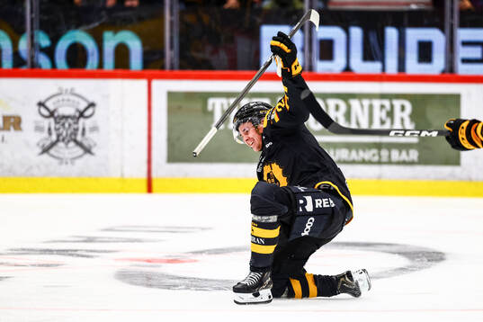 Skellefteås Pontus Johansson jublar
