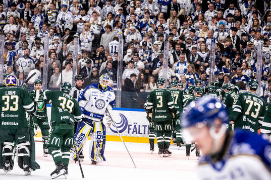 Leksands målvakt Marcus Gidlöf deppar