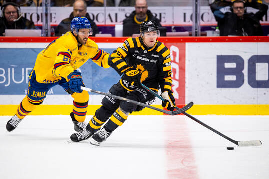 Djurgårdens Oula Palve och Skellefteås Andreas Johnson