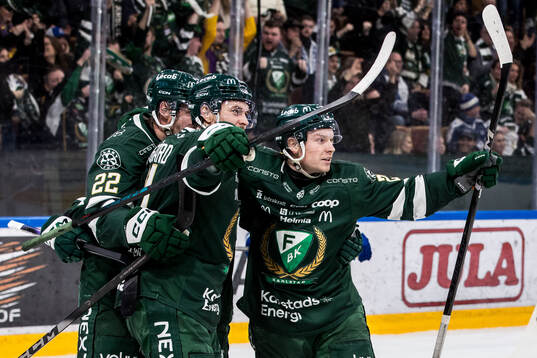 Färjestads Joakim Nygård jublar med lagkamrater