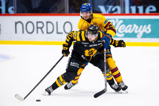 Skellefteås Emil Djuse och Djurgårdens Håvard Salsten