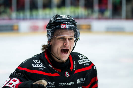 Nybros Tim Lindfors jublar