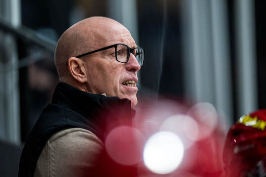 Modos huvudtränare Fredrik Andersson