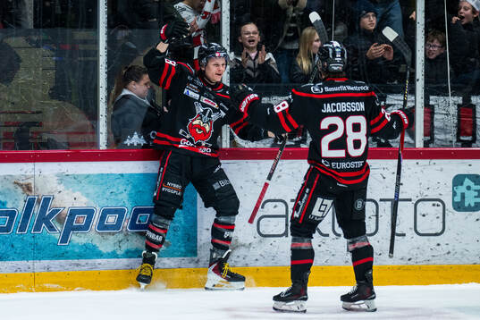 Nybros Tim Lindfors jublar