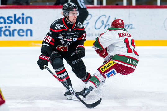 Nybros Elias Stenman och Modos Tyler Kelleher