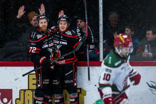Nybros Joachim Rohdin och Theo Jacobsson jublar