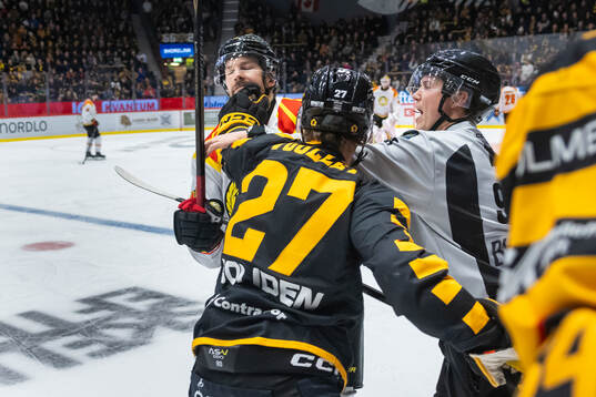 Brynäs Simon Bertilsson och Skellefteås Oskar Vuollet