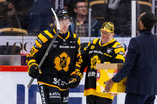 Skellefteås Mikkel Aagaard tilldelas priset som Matchens