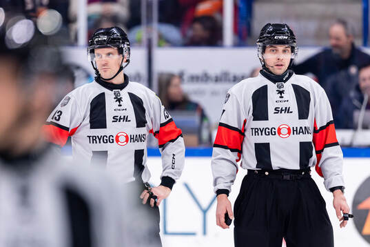 Domare Stefan Leijonklo och domare Johan Wedin