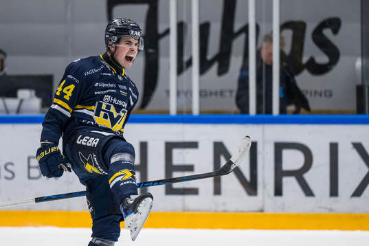 HV71s Hugo Fransson jublar