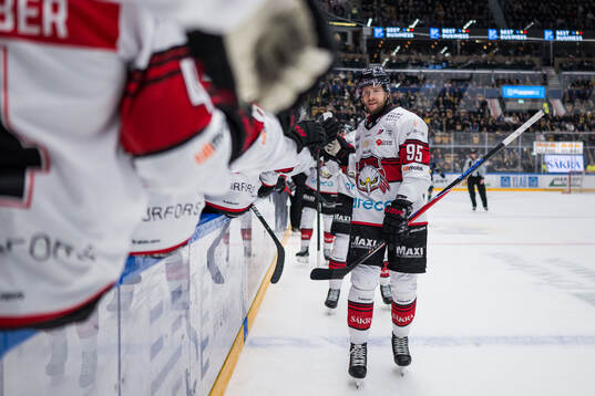 Malmö Redhawks Carl Persson jublar