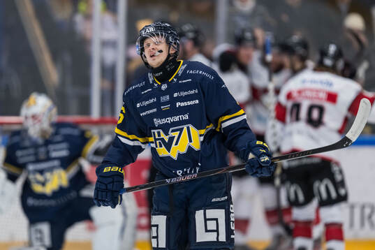 HV71s Linus Lindström deppar