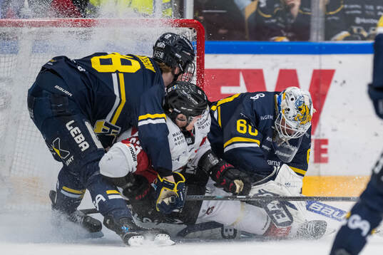 HV71s Malte Gustafsson och Malmö Redhawks Fredrik