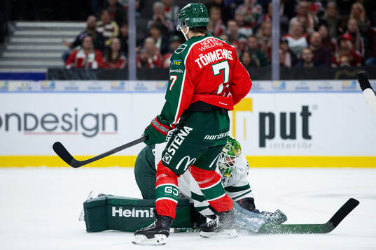 Färjestads målvakt Emil Larmi och Frölundas Henrik