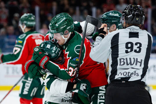 Färjestads Joel Kellman i fight med Frölundas Linus