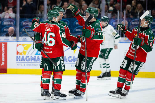 Frölundas Nicklas Lasu jublar med lagkamrater