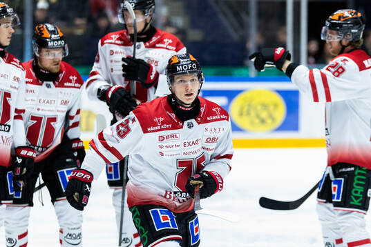 Örebros Egor Polin jublar