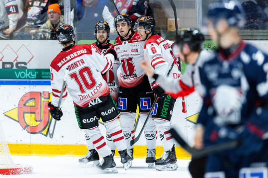 Örebros Luke Martin jublar