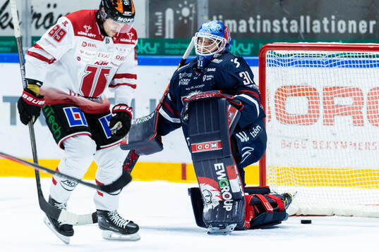 Linköpings målvakt Jesper Myrenberg deppar