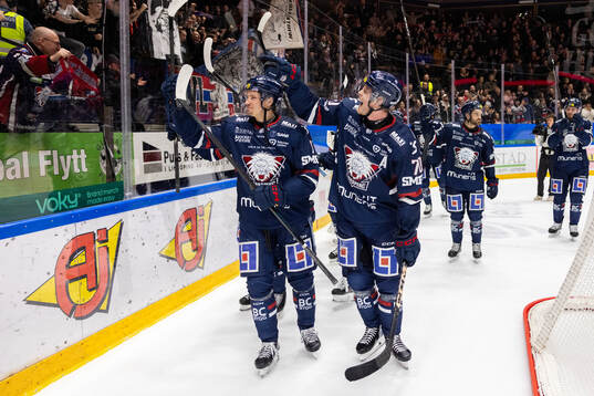 Linköpings Eskild Bakke Olsen och Fredrik Karlström jublar
