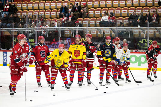 Timrå spelarna värmer upp
