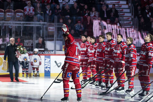 Timrås Emil Pettersson hyllas för 300 matcher
