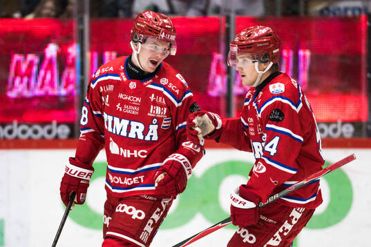 Timrås Simon Forsmark jublar med Sebastian Hartmann
