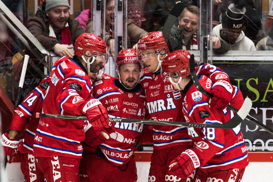 Timrås Jonathan Dahlén jublar med Emil Pettersson, Per