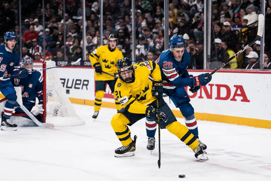 Viggo Björck of Sweden and Chase Reid of USA