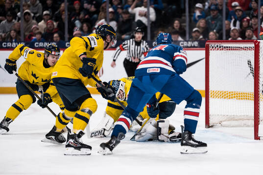 Felix Öhrqvist, Sascha Boumedienne and goaltender Love