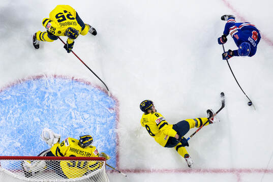 Eddie Genborg, goaltender Love Härenstam and Felix Carell