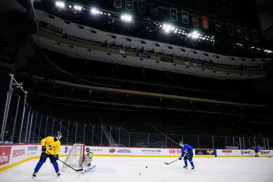 Players of Sweden at a practice session