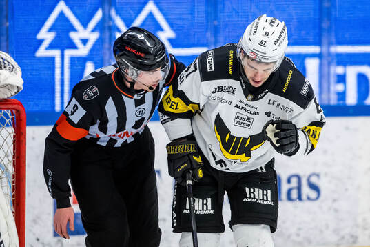 Domare Filip Eriksson och Västerås Konstantin Komarek
