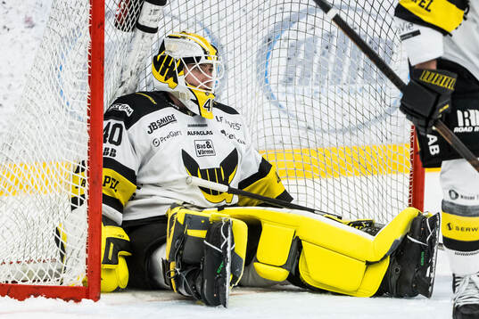 Västerås målvakt Rasmus Korhonen deppar