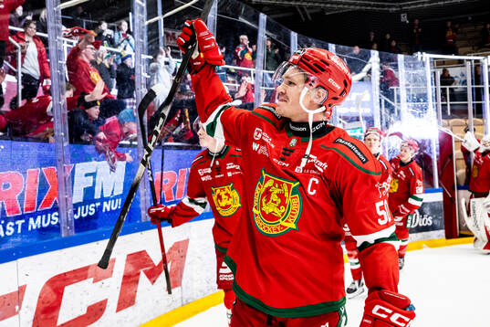Moras Tobias Ekberg jublar