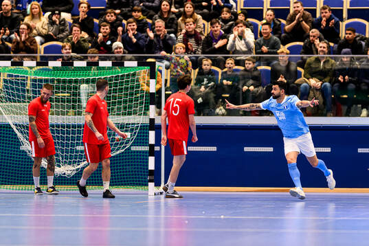 MFF Stjärnors Behrang Safari jublar