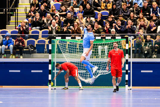 MFF Stjärnors Behrang Safari jublar