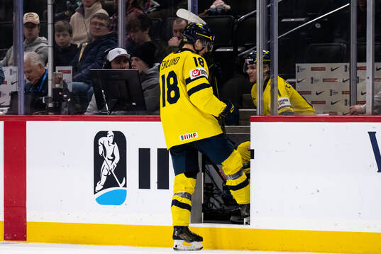 Victor Eklund and Lucas Pettersson of Sweden in the penalty