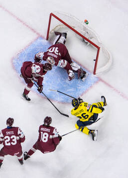 Jack Berglund of Sweden scores the 2-1 goal behind