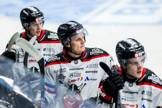 Nybros Oscar Nordin, Tim Lindfors och Joel Kant deppar