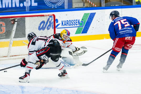 Nybros målvakt Hugo Hävelid och Oskarshamns Teemu Olavi