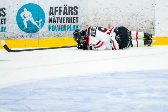 Nybros Hannes Hellberg har ont