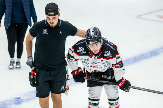 Nybros Hannes Hellberg lämnar isen