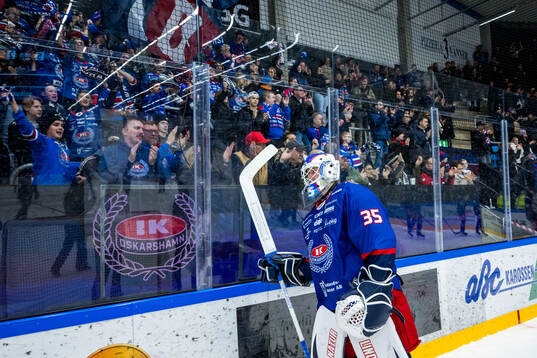 Oskarshamns målvakt Olof Glifford jublar