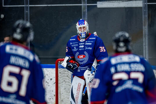 Oskarshamns målvakt Olof Glifford jublar