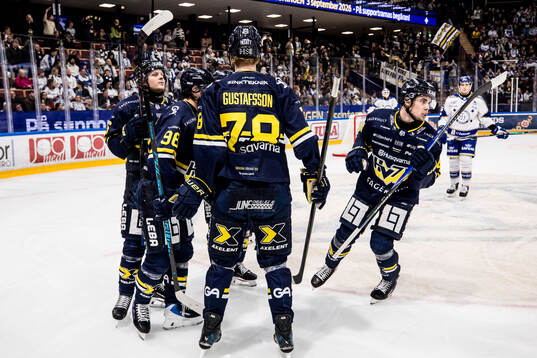 HV71s Hugo Fransson jublar