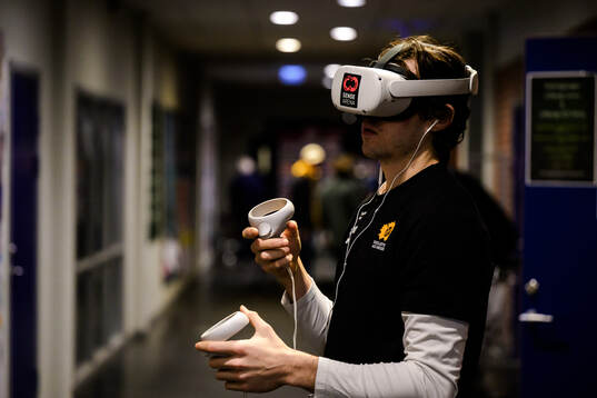 Skellefteås målvakt Strauss Mann värmer upp med VR