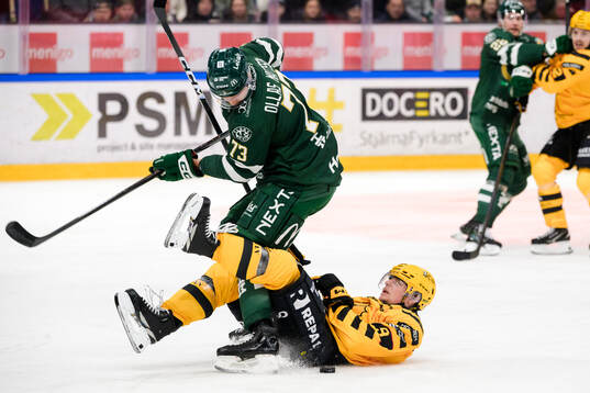 Färjestads Adam Ollas Mattsson och Skellefteås Victor