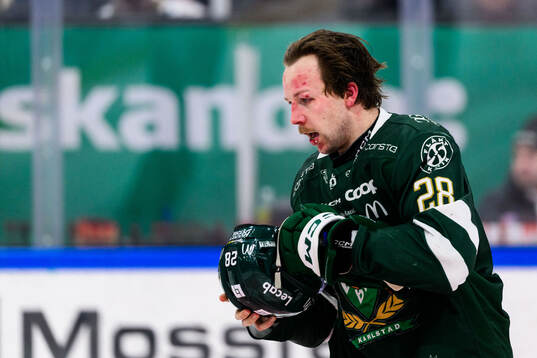 Färjestads Emil Alba lämnar isen