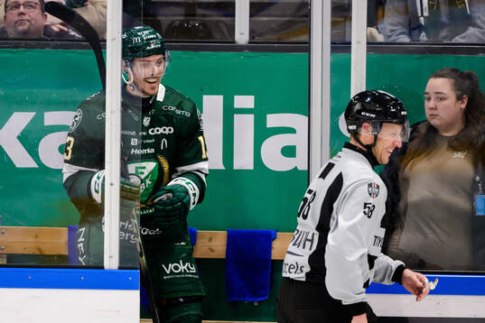 Färjestads Joel Kellman blir utvisad